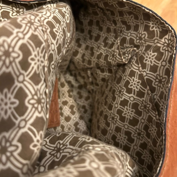 Fossil Rustic Brown Leather 2 in 1 Crossbody/ Shoulder Bag with Vintage Appeal - Picture 14 of 14